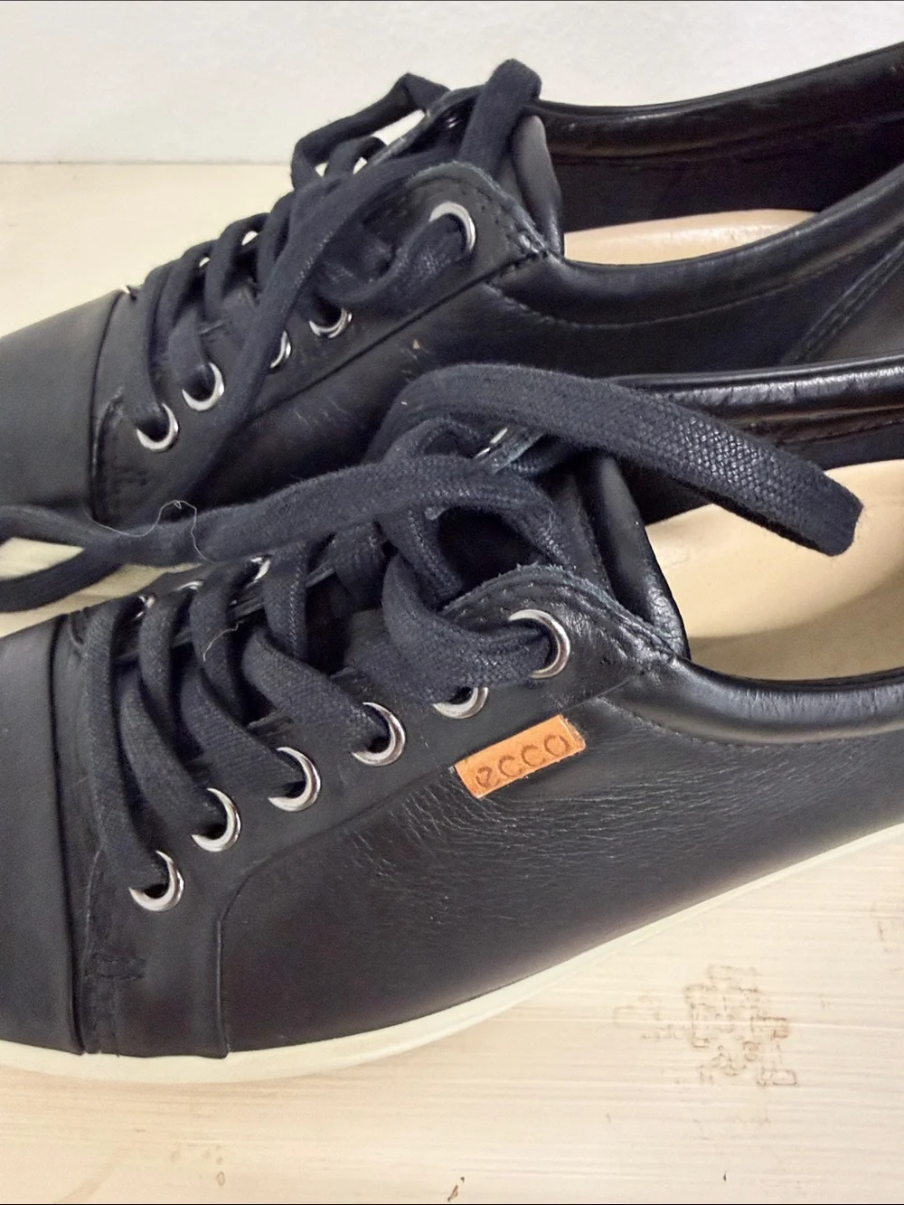 ECCO  Black Leather Lace-Up Sneakers sz 6